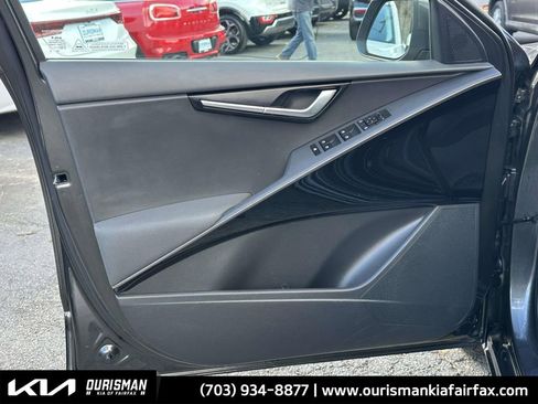 Used 2024 Kia Niro EX w/ EX Cold Weather Package image 18