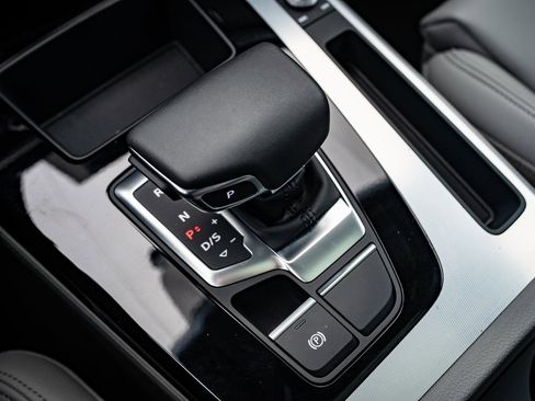 Used 2024 Audi Q5 2.0T Premium w/ Convenience Package image 31