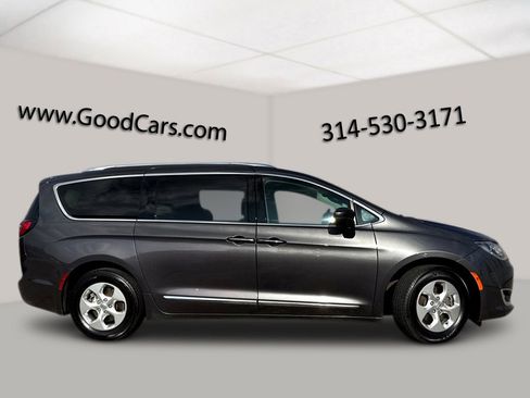 Used 2017 Chrysler Pacifica Touring-L Plus image 3