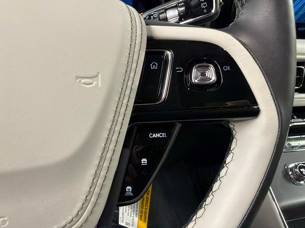 New 2027 Lincoln Aviator AWD image 17