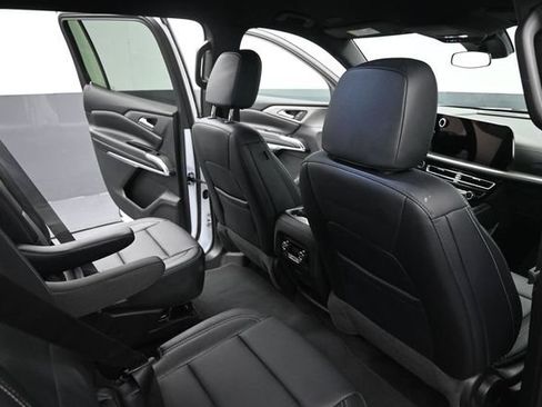 Used 2026 Chevrolet Traverse LT FWD image 24
