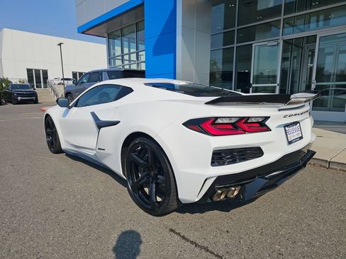 Used 2025 Chevrolet Corvette E-Ray w/ ZER Performance Package AWD/4WD image 5