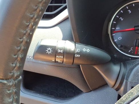 Used 2021 Toyota RAV4 XLE Premium image 20