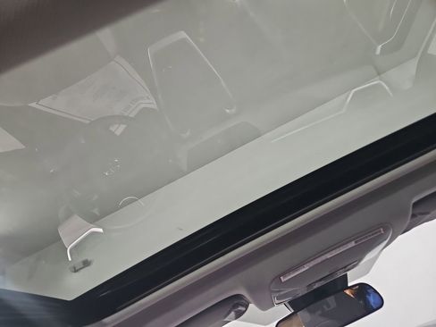 Used 2021 Toyota RAV4 XLE w/ Convenience Package image 20