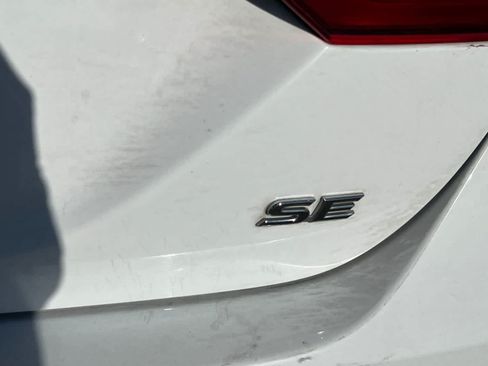 Used 2019 Toyota Camry SE FWD image 21