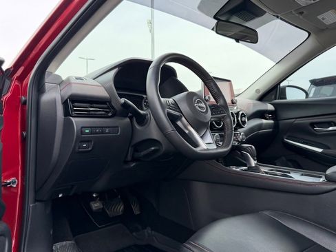 Used 2024 Nissan Sentra SR w/ SR Premium Package FWD image 10