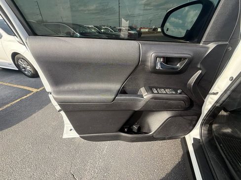 Used 2023 Toyota Tacoma TRD Sport image 11