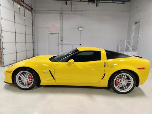 Used 2006 Chevrolet Corvette Z06 w/ Preferred Equipment Group image 20