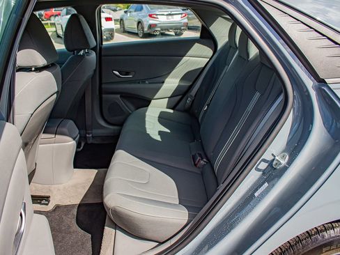 Used 2022 Hyundai Elantra SEL w/ Convenience Package FWD image 14