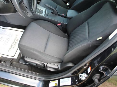 Used 2010 MAZDA MAZDA3 i Touring FWD image 17