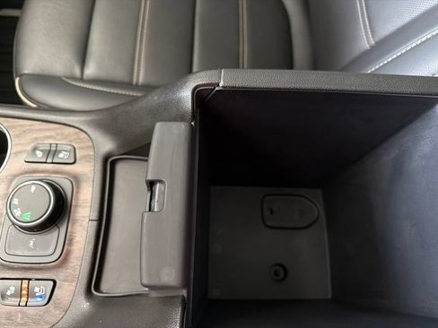 Used 2023 GMC Acadia Denali w/ Black Diamond Edition FWD image 18