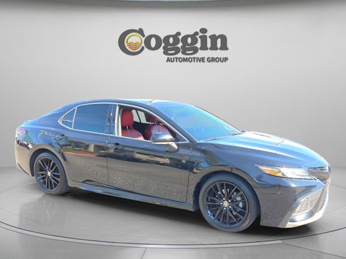 Used 2021 Toyota Camry XSE image 6