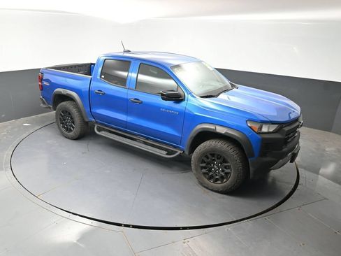 Used 2024 Chevrolet Colorado Trail Boss w/ Technology Package AWD/4WD image 17