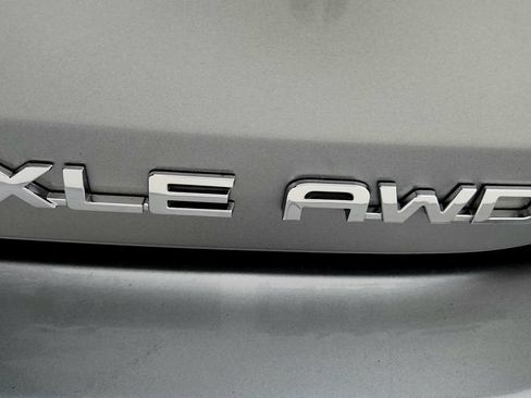 Used 2023 Toyota Highlander XLE AWD/4WD image 14