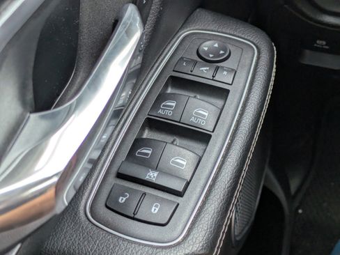 Used 2022 RAM 1500 Laramie AWD/4WD image 18