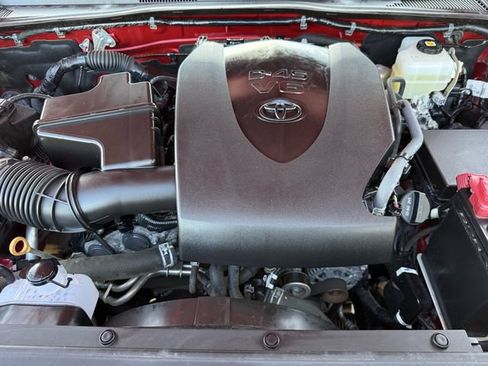 Used 2021 Toyota Tacoma TRD Off-Road AWD/4WD image 34
