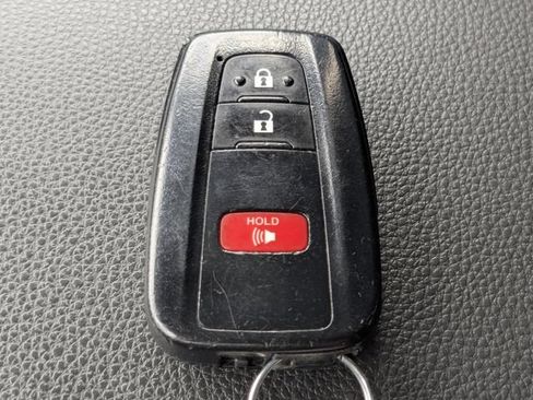 Used 2021 Toyota RAV4 XLE FWD image 34