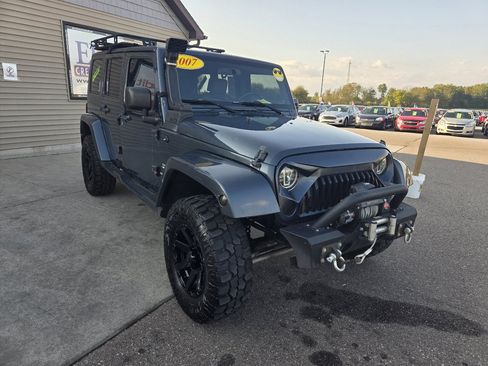 Used 2007 Jeep Wrangler Unlimited Sahara image 3