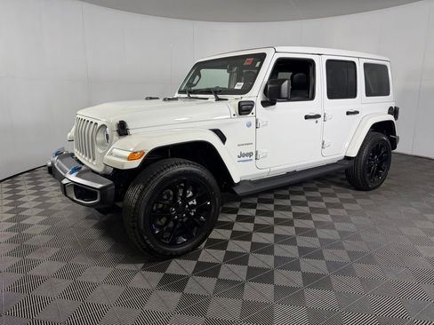 Used 2022 Jeep Wrangler Unlimited Sahara w/ Cold Weather Group AWD/4WD image 3