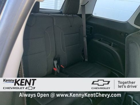 Certified 2023 GMC Acadia SLE w/ Driver Convenience Package image 11