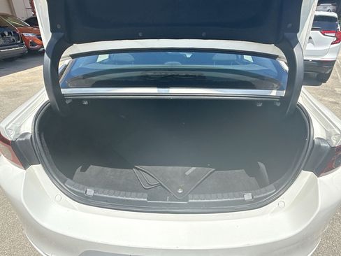 Used 2020 MAZDA MAZDA3 Sedan FWD image 25