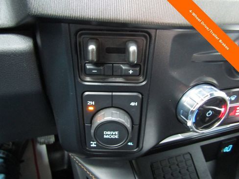 Used 2024 Ford F250 Platinum image 18