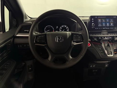 Used 2025 Honda Odyssey Sport-L image 17