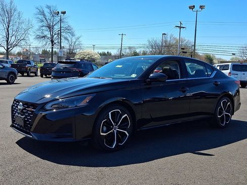 Certified 2023 Nissan Altima 2.5 SR w/ SR Premium Package image 3