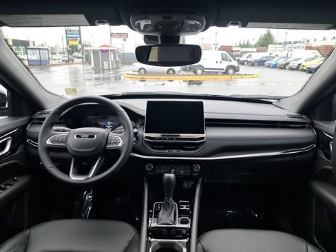 New 2026 Jeep Compass Latitude image 18