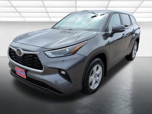 Used 2024 Toyota Highlander LE image 27