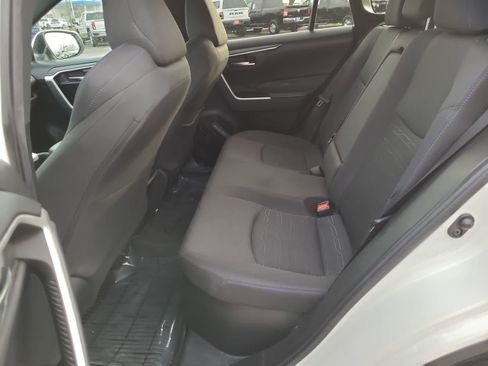 Used 2022 Toyota RAV4 SE image 21