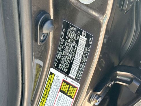 Used 2018 Toyota Camry XLE image 33