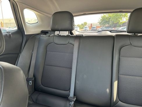 Used 2025 Chevrolet Trax LT w/ LT Convenience Package FWD image 33