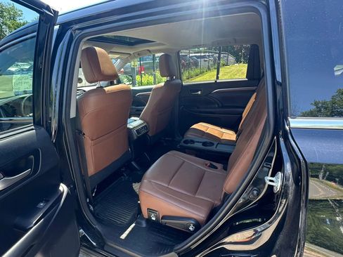 Used 2018 Toyota Highlander Limited AWD/4WD image 26