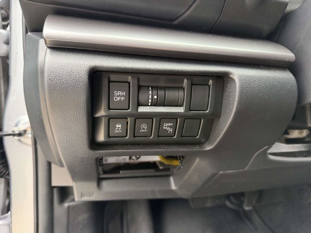 Used 2020 Subaru Crosstrek 2.0i Limited w/ Moonroof Package w/Navigation AWD/4WD image 18