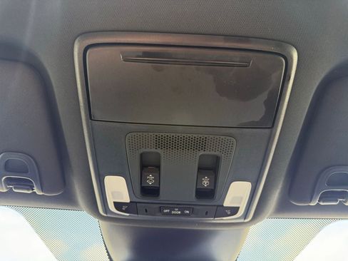 Used 2025 Honda Pilot TrailSport image 18