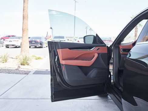 Used 2022 Maserati Levante Modena image 17