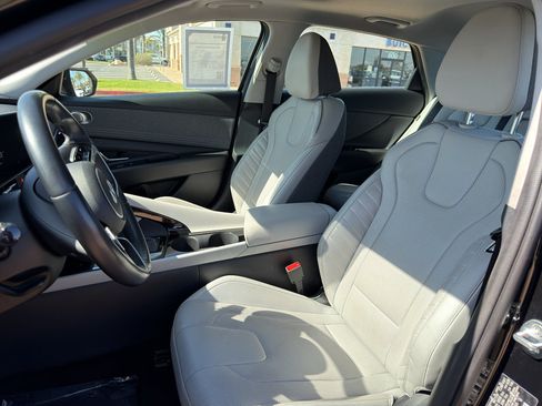 Used 2024 Hyundai Elantra Limited FWD image 7