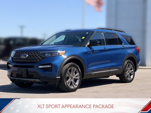 Used 2023 Ford Explorer XLT w/ Equipment Group 202A AWD/4WD image 2