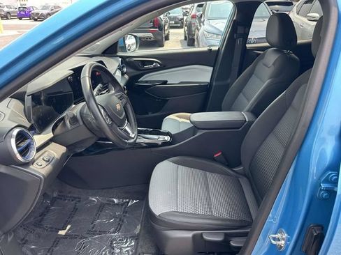 Certified 2025 Chevrolet Trax LT w/ Driver Confidence Package FWD image 19