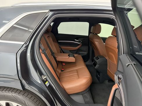 Used 2019 Audi e-tron Prestige w/ Prestige Package AWD/4WD image 28