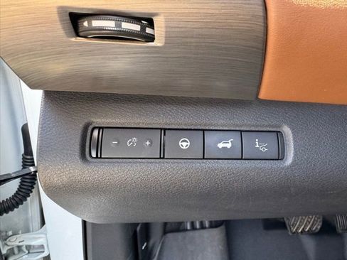 Used 2023 Nissan Pathfinder Platinum AWD/4WD image 26
