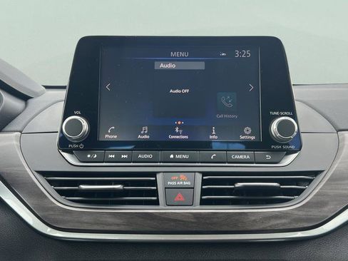 Used 2025 Nissan Altima 2.5 SV FWD image 17