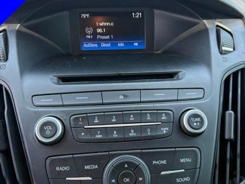 Used 2017 Ford Focus SE FWD image 19