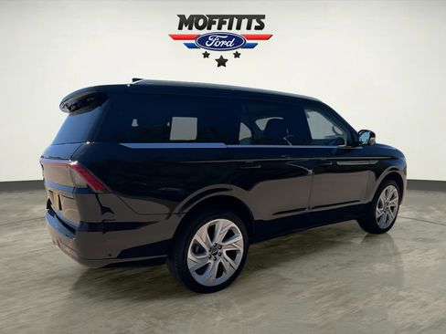 Used 2025 Lincoln Navigator Reserve AWD/4WD image 5