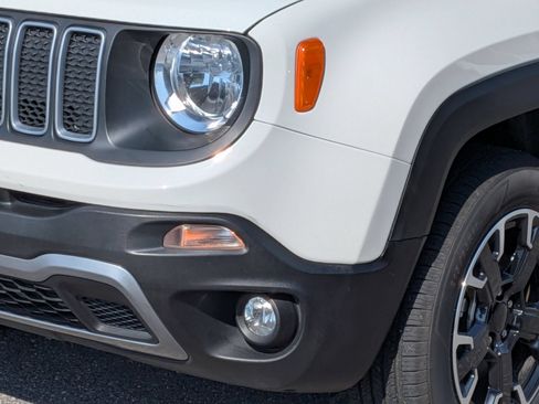 Used 2023 Jeep Renegade Latitude AWD/4WD image 9
