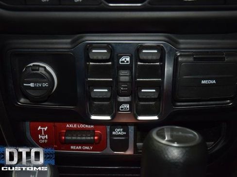 Used 2023 Jeep Gladiator Mojave w/ Trailer Tow Package image 31