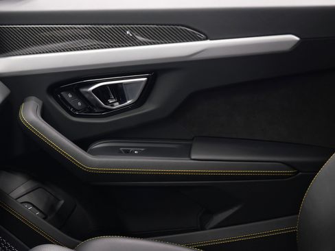 Used 2021 Lamborghini Urus image 35