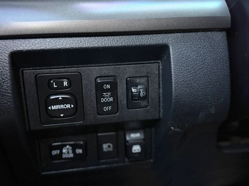 Used 2018 Toyota Tundra SR5 w/ SR5 Upgrade Package image 29