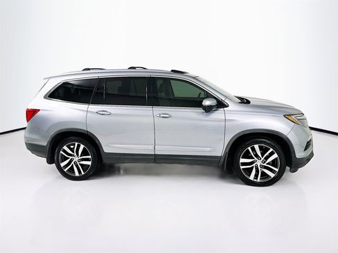 Used 2017 Honda Pilot Touring image 9